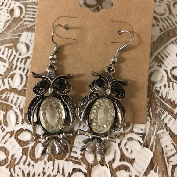 🆕NWT Silver Dangle Owl Cute Statement Earrings - Picture 2 of 7